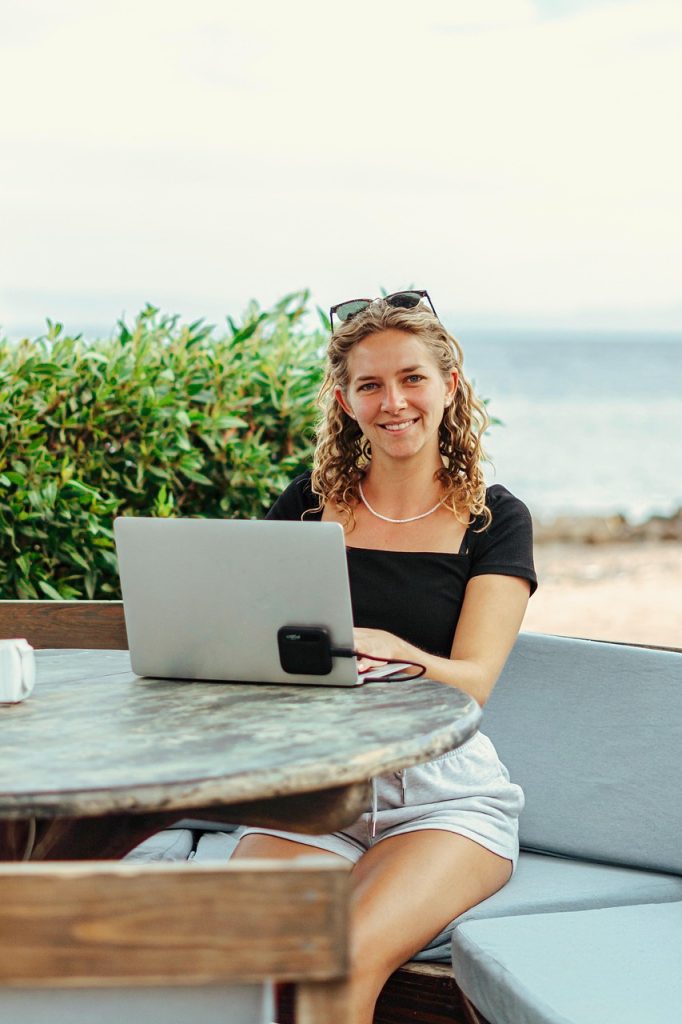 digital-nomad-work-online-cowork-8575521 digital nomad, work online, cowork, laptop, macbook, beach, sea, nature, work, workplace, location independent, sun, call, zoom, meeting, online meeting, webinar, video conference, online, teams, hands, pretty, woman